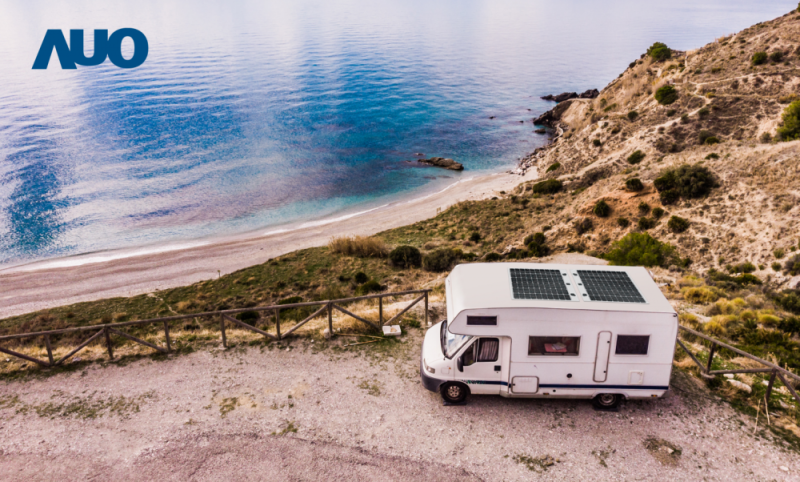 「可撓輕量化太陽光電板SunCurva」使用輕量特殊耐候型複合板取代傳統太陽能板的玻璃前板，不僅降低70%重量，每米平方僅3Kg；具有抗衝擊性能及通過電磁相容性測試，可應用於交通運輸工具，如露營車、遊艇等